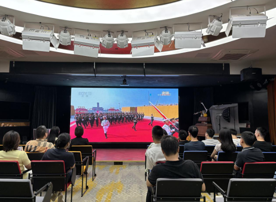 祥昇建工组织员工观看阅兵仪式